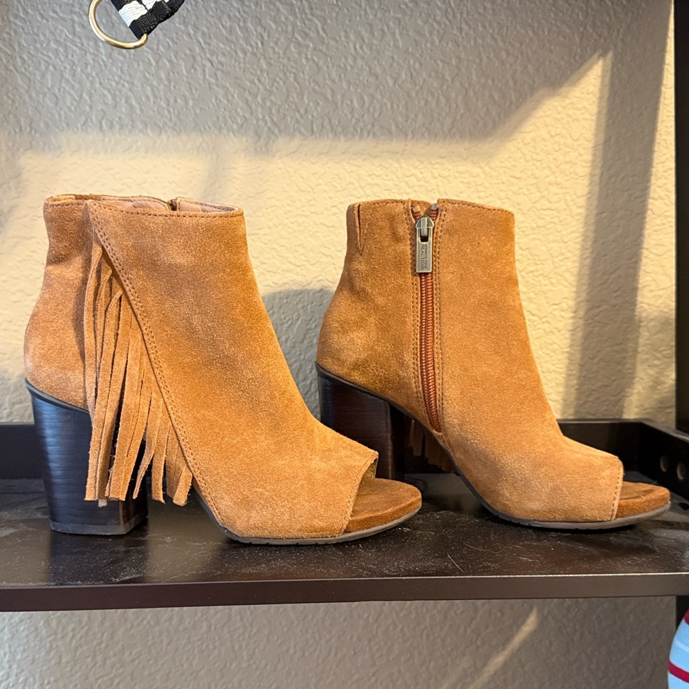 Kenneth Cole Reaction Fridah World Tan Ankle Booties Size 6.5